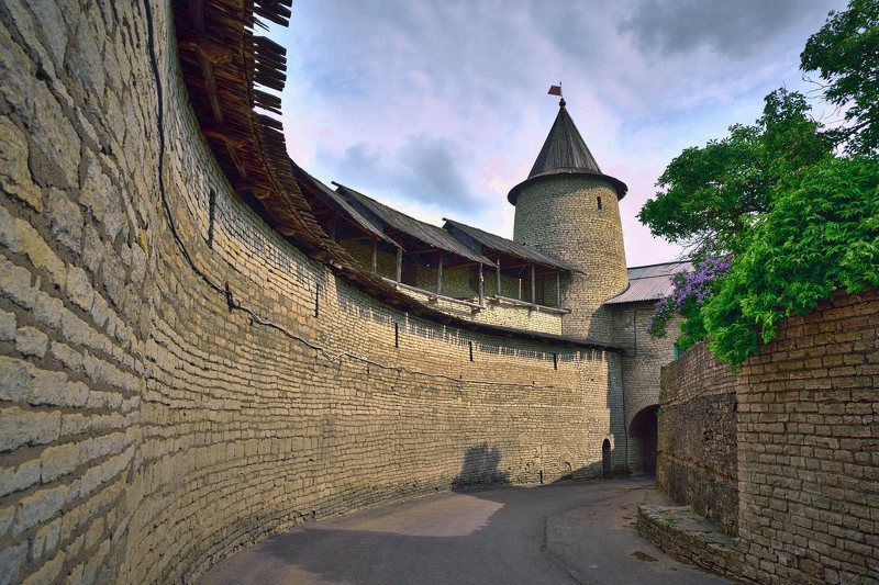 псков, кремль, кром, крепостная стена, улочка, Захаб Псковского Кромаphoto preview