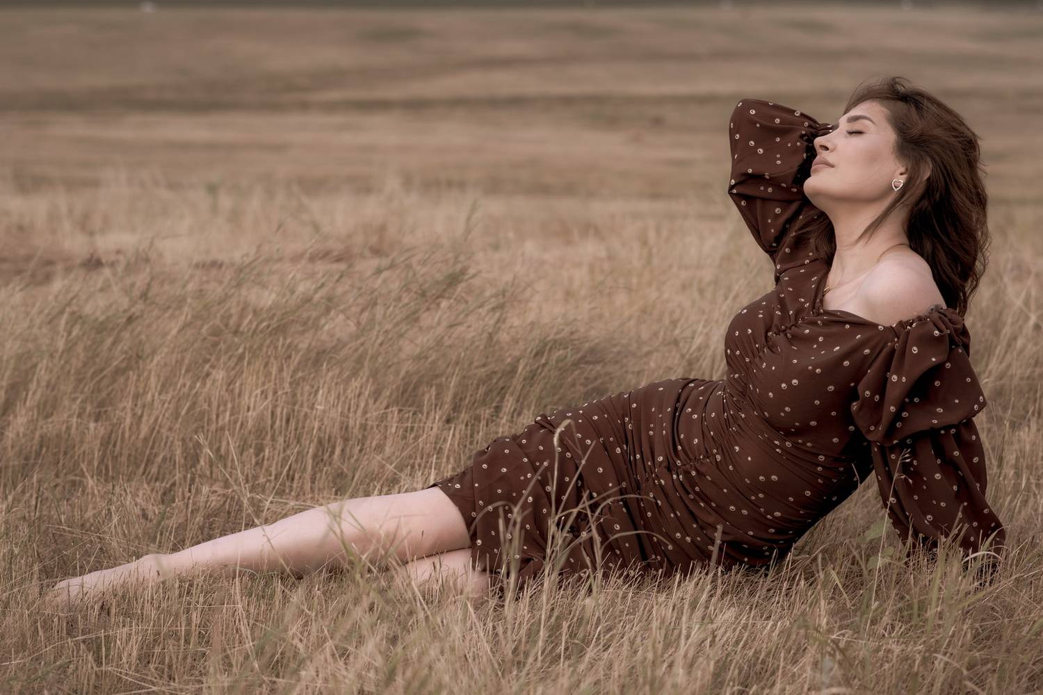 поле, трава, сено, ветер, модель, платье, поза, Арсен Алабердов