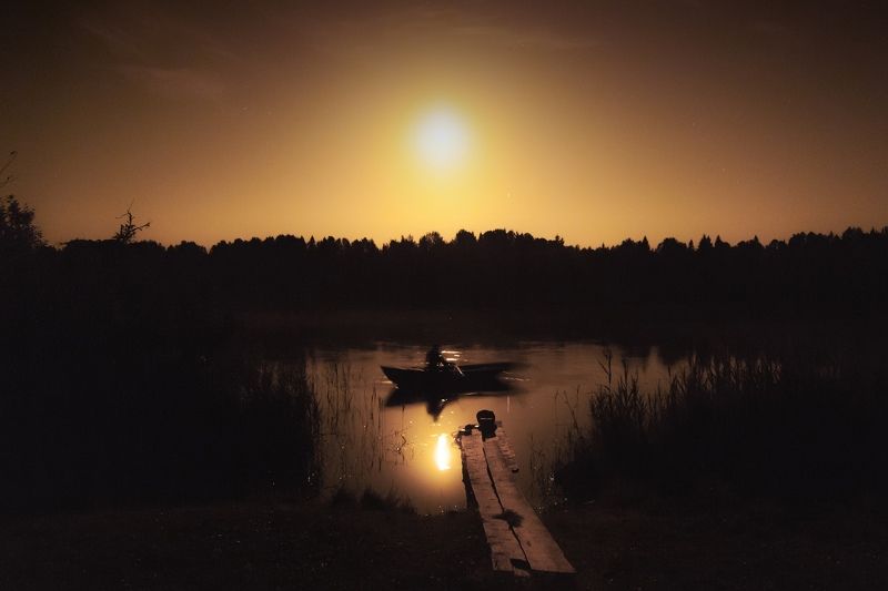 Лунный рыбакphoto preview