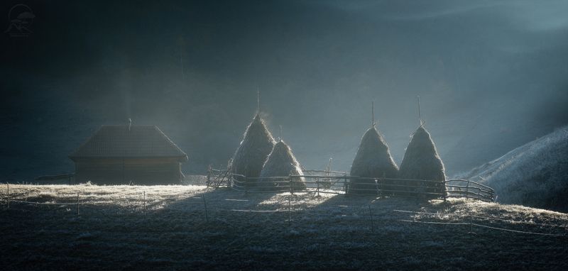 fundatura, ponorului, romania, дом, иней, утро, стог, сено, румыния, фототуры Утро в деревне. Fundatura Ponoruluiphoto preview