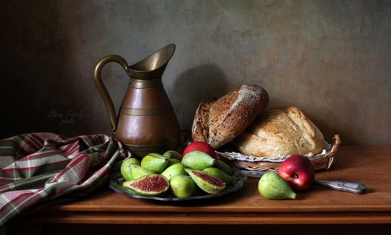 хлеб, инжир С инжиром и хлебомphoto preview