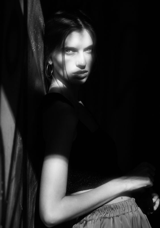 портрет, портретная фотография, женский портрет, естественный свет, фотосессия, чб, девушка, естественность Alenaphoto preview