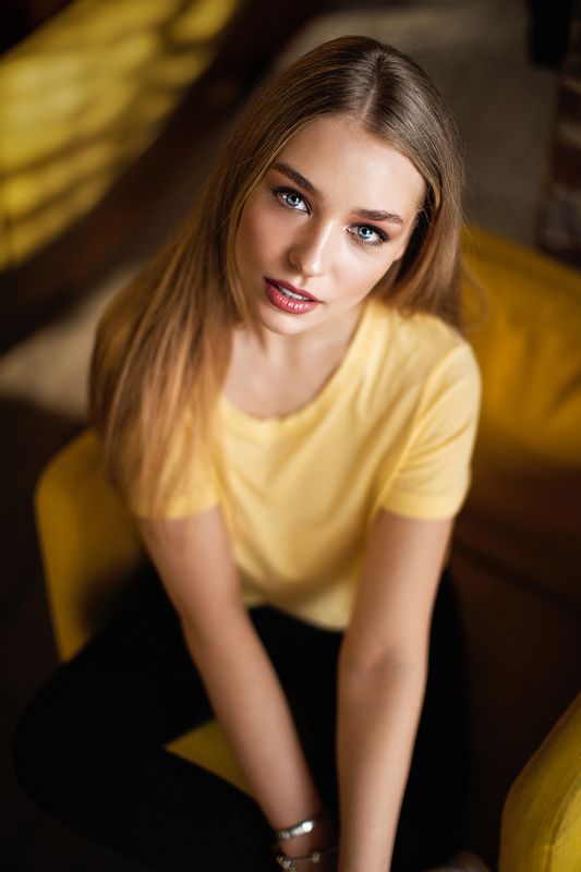 портрет, глаза, взгляд, боке, игра света Сашаphoto preview