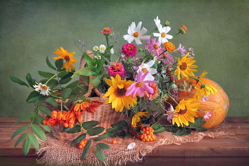 натюрморт,цветы,дыня,корзина,мешковина Вот и лето прошло!photo preview