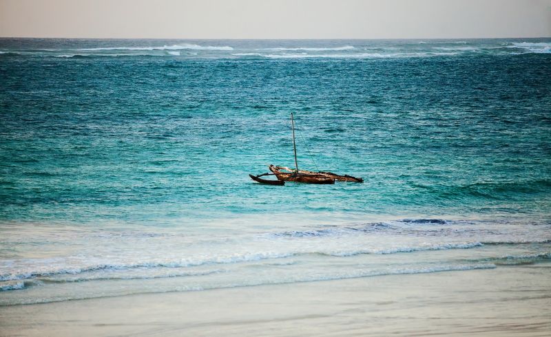 Кения, Индийский океан One boat, different time фото превью