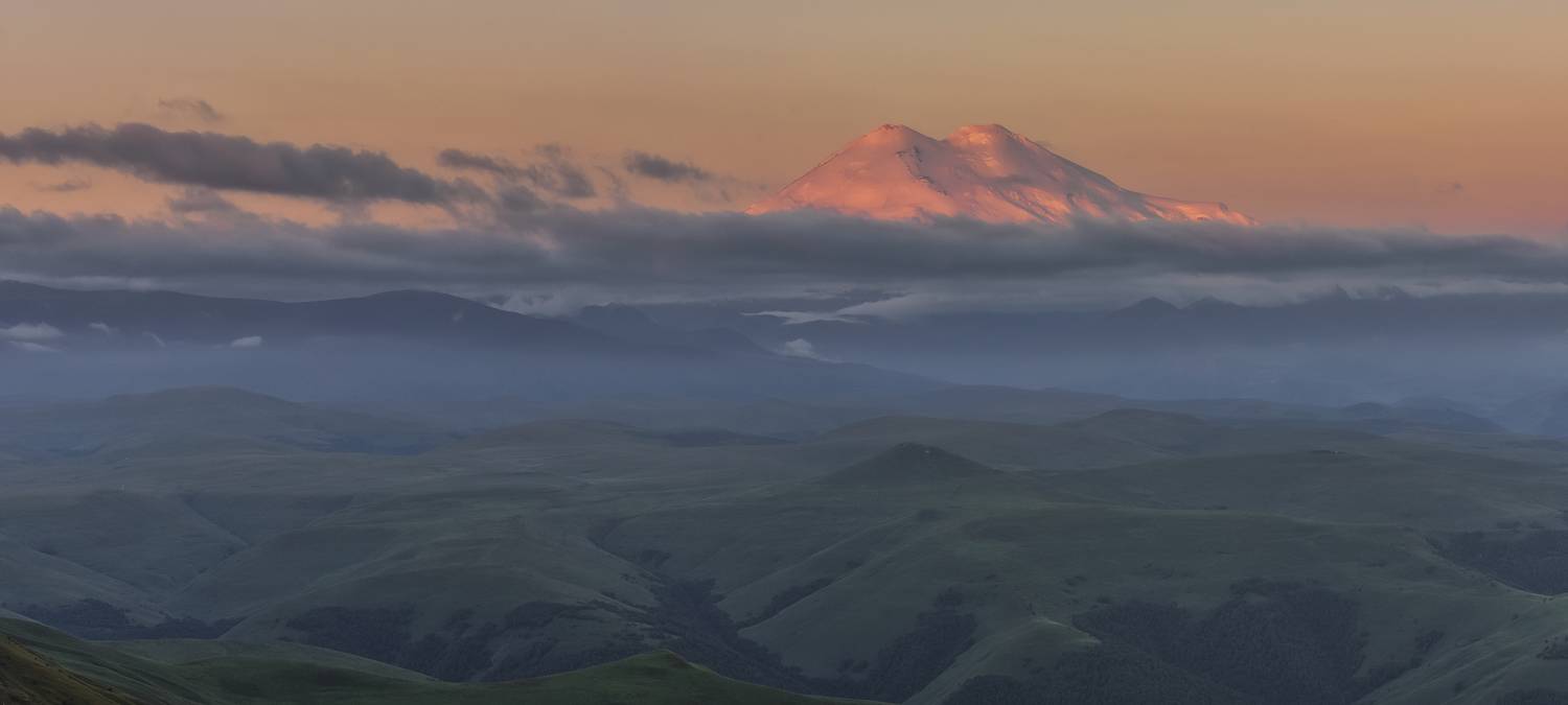 Утренний сон седого великана. Автор: ПУЗЕНКО ДМИТРИЙ , ПУЗЕНКО ДМИТРИЙ