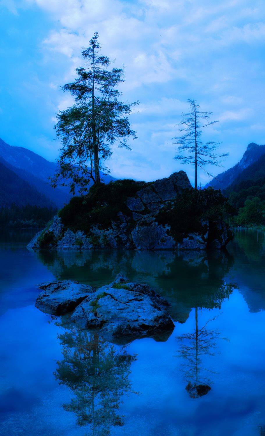 Озеро в голубых тонах. Автор: VIktor , VIktor