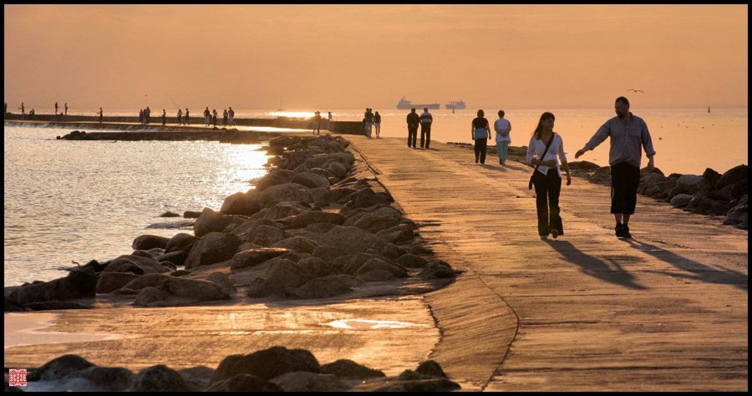 Предзакатный ленивый моцион. Автор: Cairns (Павел Васильев) закат, мол, горизонт, Cairns (Павел Васильев)