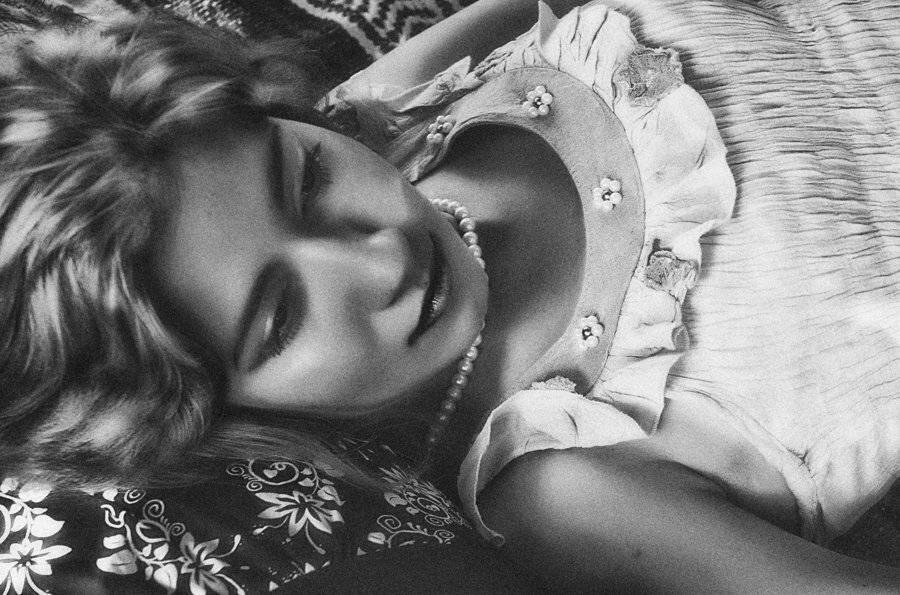 * * *. Автор: Ира Ветер чб, портрет, Ира Ветер