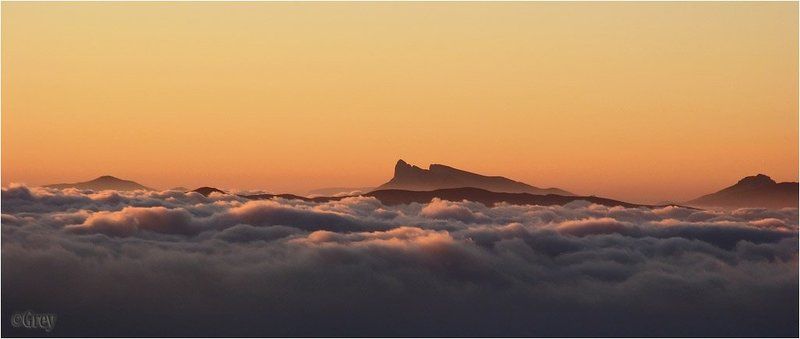 горы,рассвет,облака Небесные островаphoto preview