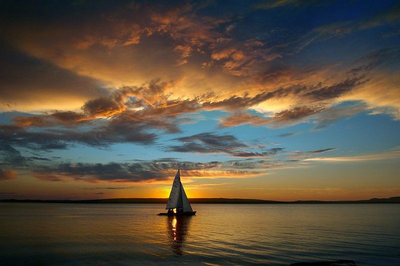беле, Большой, Вечер, вода, Глубокий, Голубой, Горизонт, Далекий, дорожка, Желтый, закат, Красивый, Небо, Облака, озеро, Оранжевый, отдых, отражения, парус, парусник, пейзаж, Плавать, Плыть, Природа, путешествия, Романтичный, Свет, Светлый, Сибирь, Синий, Под парусомphoto preview
