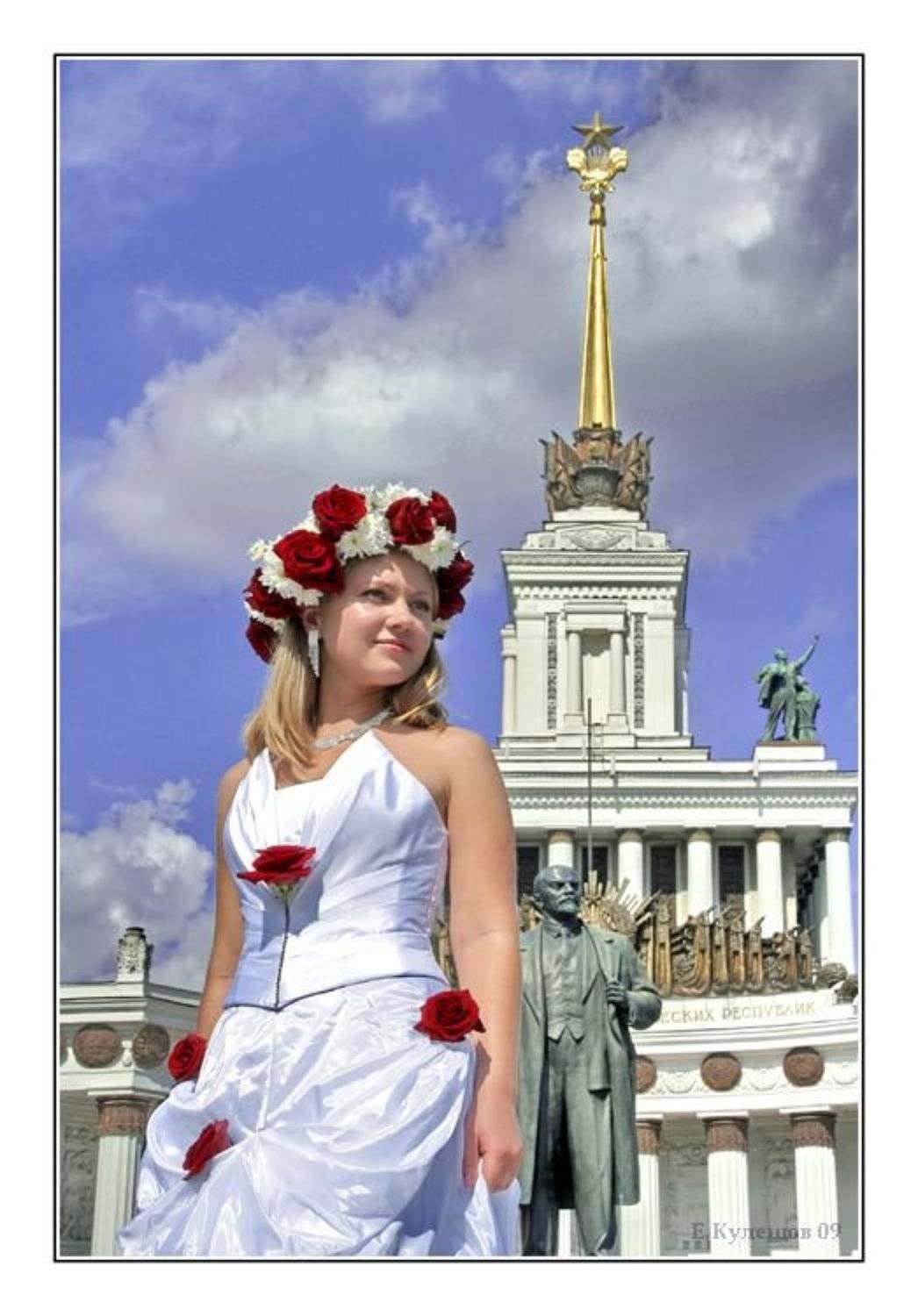 Здравствуй, страна героев, страна мечтателей, страна ученых!. Автор: Кулешов Евгений город, ввц, вднх, москва, кулешов,70 лет ввц,столица,розовый сад, девушка,розы, Кулешов Евгений