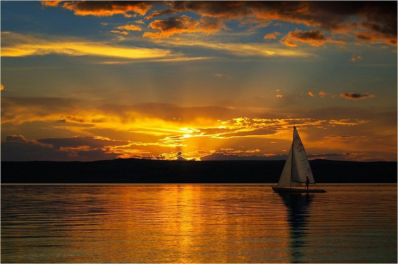 беле, Вечер, вода, Волны, дорожка, Желтый, закат, Идти, Красивый, Красный, Одинокий, озеро, Оранжевый, отдых, отражения, парус, парусник, пейзаж, Плавать, Плыть, Поздний, Природа, путешествия, Синий, солнце, туризм, тучи, хакасия, Яркий, яхта Под парусомphoto preview