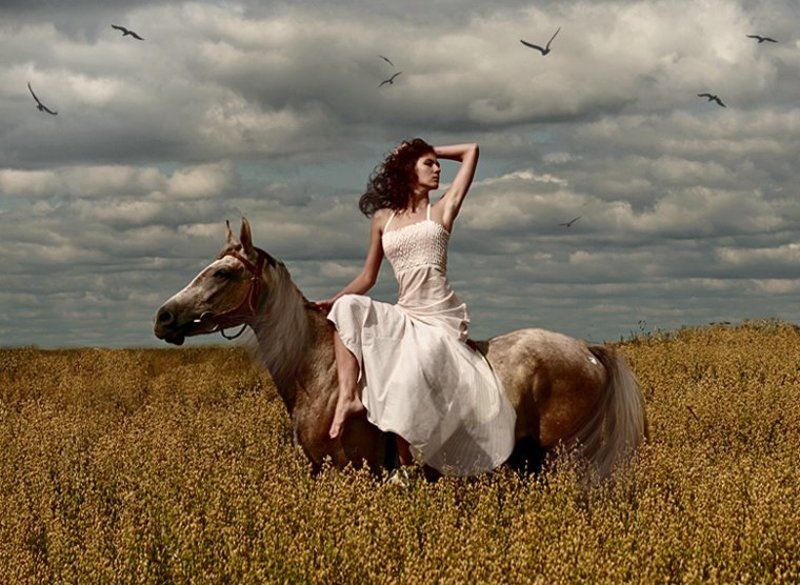 что то в воздухе было зловещееphoto preview