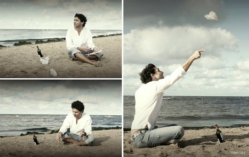 мужчина, берег, на, острове, робинзон, крузо, море, песок, бокал, вино, посылать, сообщения, ждать, ответ Send messages фото превью