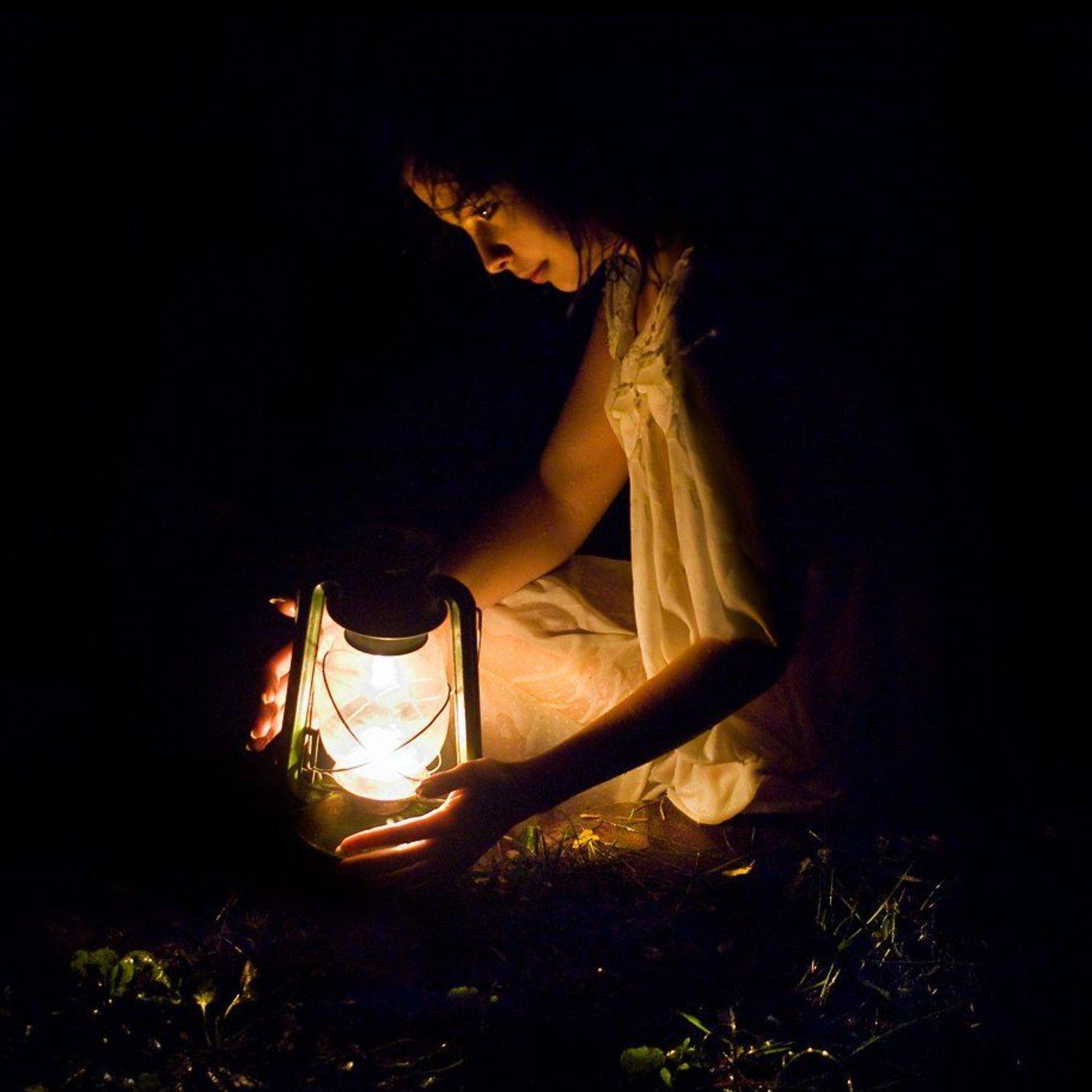 девушка, лампа, свет, ночь, рука, Mark0S