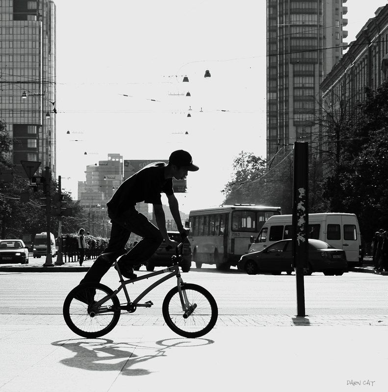life, on, manhattan, жизнь, на, манхеттане, велосипед, прогулка, город, парень, тень Life in Manhattanphoto preview