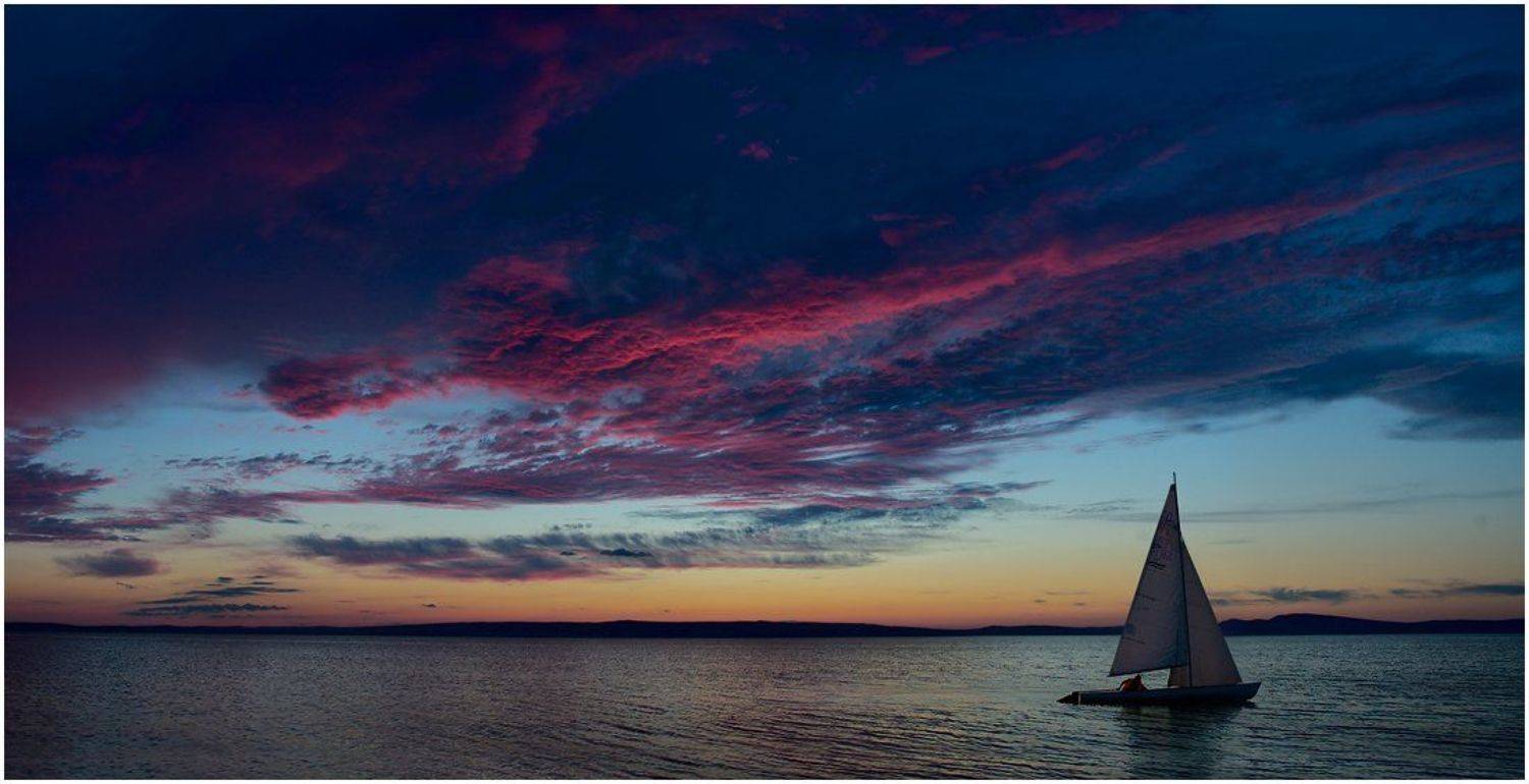 багровый, беле, большой, ветер, вечер, вода, горизонт, далекий, закат, идти, красный, небо, облака, озеро, отдых, отражения, парус, парусник, пейзаж, плыть, природа, путешествия, сибирь, синий, тишина, туризм, тучи, хакасия, широкий, яркий, яхта, Дмитрий Антипов