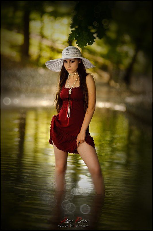 девушка,вода,лето,осень Осень не за горамиphoto preview