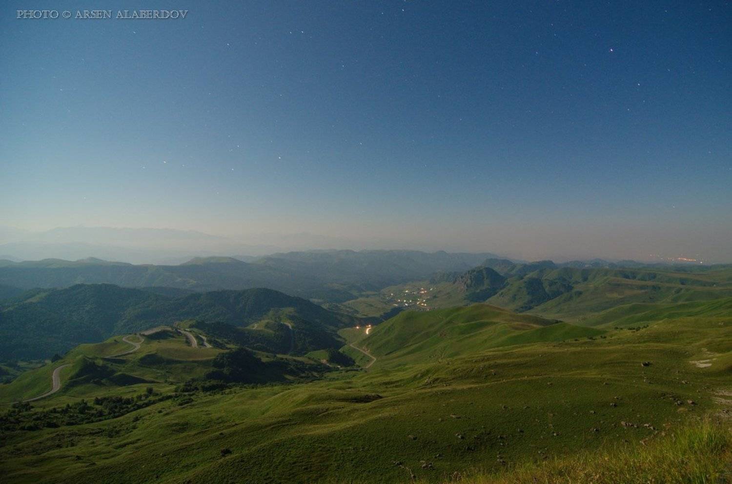 НОЧЬ НА ПЕРЕВАЛЕ ГУМ БАШИ. Автор: Арсен Алабердов Длинная выдержка, Долина, Дорога, Звёздная ночь, Звёзды, Карачаево-Черкесия, НОЧНАЯ СЪЁМКА, Ночное небо, Ночной пейзаж, Ночь, Огни, Перевал, Северный Кавказ, ШТАТИВ, Арсен Алабердов