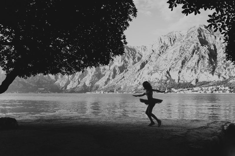 Танцующая на берегуphoto preview