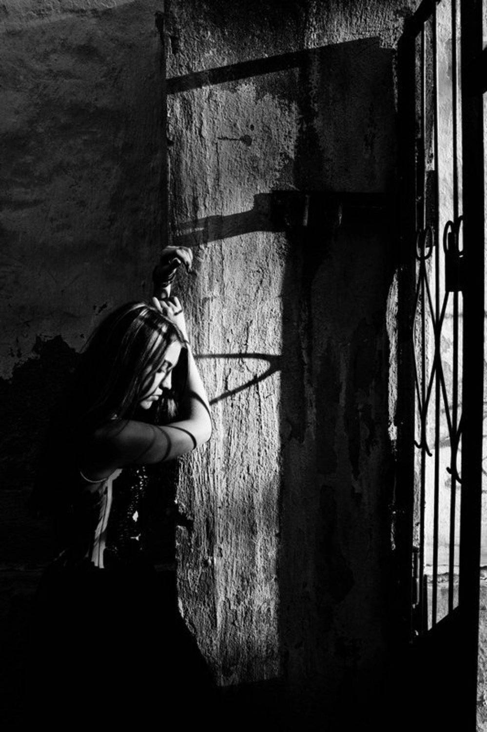Автор: Бортниченко Дмитрий девушка, тени, чёрно-белое, эмоции,, Бортниченко Дмитрий