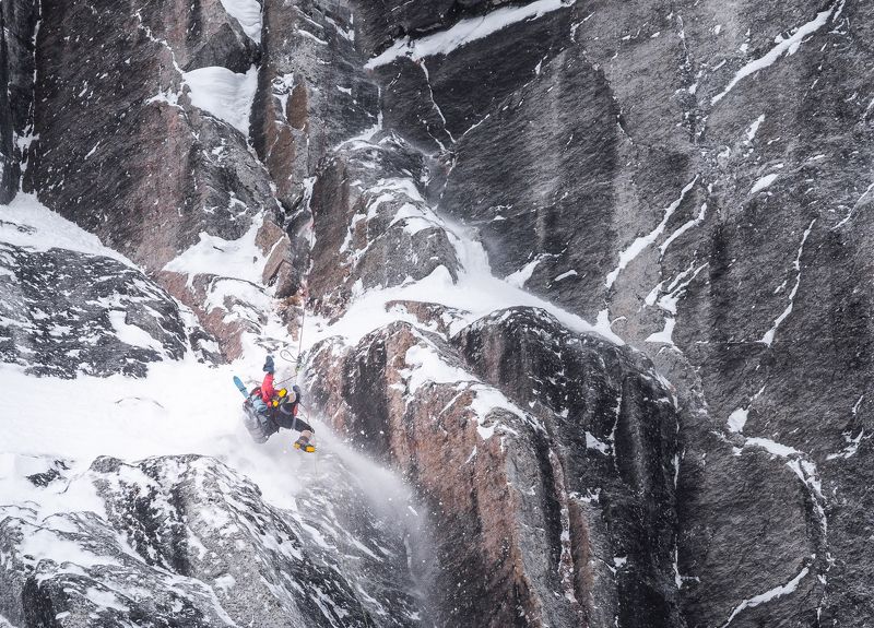 Южно-Муйский хребет, горы, зима, снег, лыжи Полёты на перевалеphoto preview
