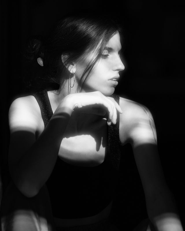портрет, портретная фотография, женский портрет, естественный свет, фотосессия, чб, девушка, естественность Alenaphoto preview