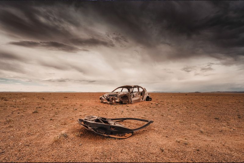 пустыня, авто, монголия Брошенный авто в пустынеphoto preview
