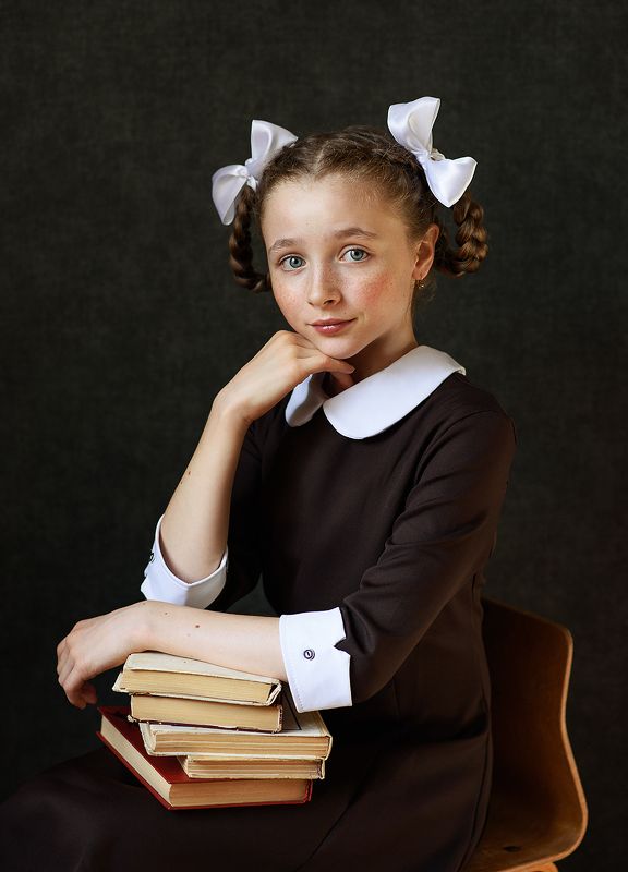 Школьницаphoto preview