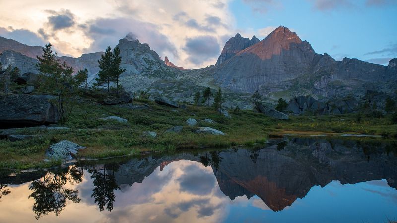 ергаки, вечер, горы, скалы, озеро, отражение, луч, август, лето Последний луч.photo preview