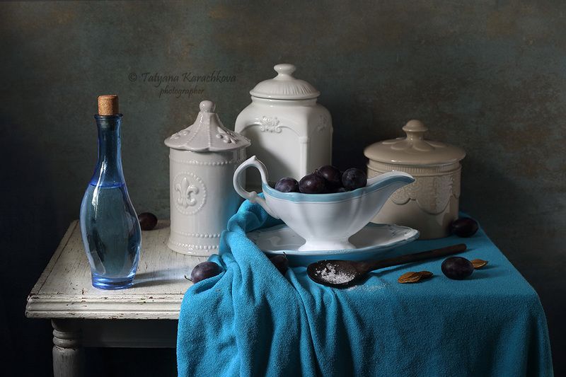 натюрморт, банка для сыпучих, сливы, соусник, кузнецовский фарфор С банками и соусникомphoto preview