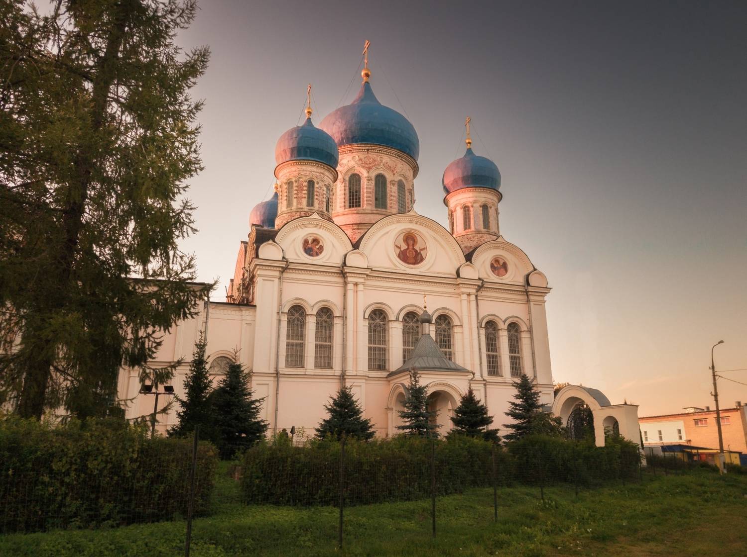 "Никольская церковь в закатных лучах". Автор: Котов Андрей , Котов Андрей