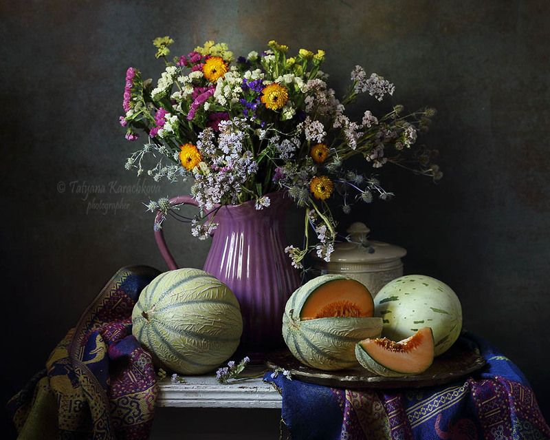 натюрморт, дыня, дыня далматин, дыня шаранте, бессмертники, иммортели, цветы С дынями и цветамиphoto preview