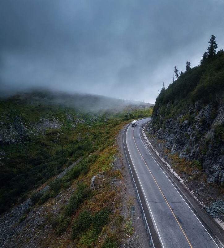 горы, дорога, фура, туман Горная Дорогаphoto preview