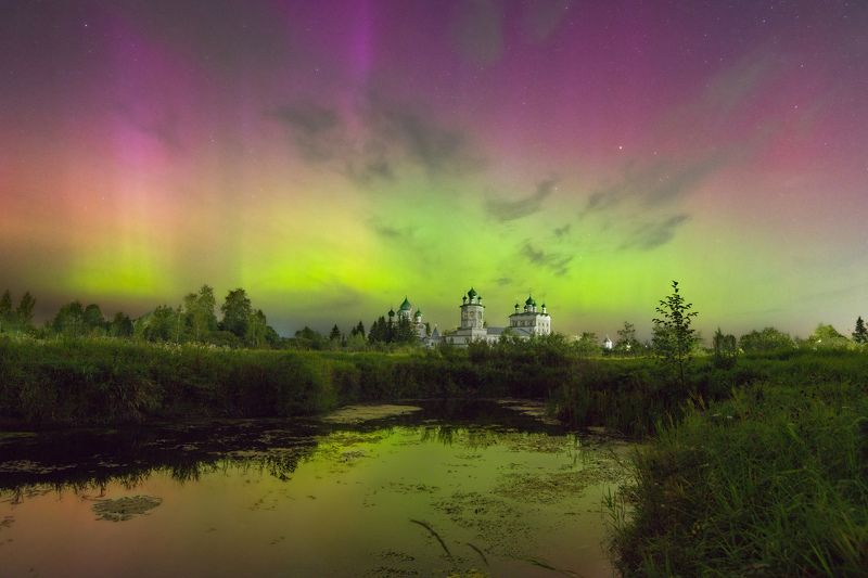 северное сияние аврора Северная аврора Вяжищский монастырь ( В.Новгород) фото превью