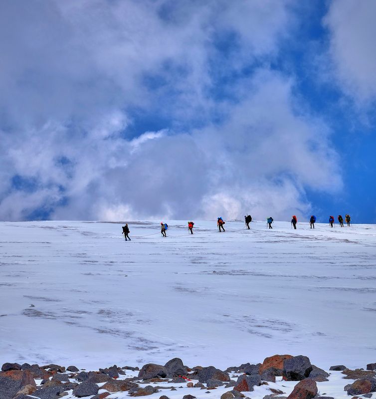 кабардино-балкария, эльбрус, горы, ледник, альпинист, Одиннадцатьphoto preview