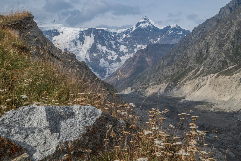 Выход на Безенгийский ледникphoto preview