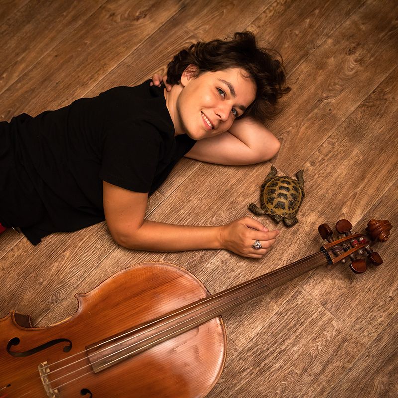 Саша, виолончель, кото и черепаха по имени Медея.photo preview