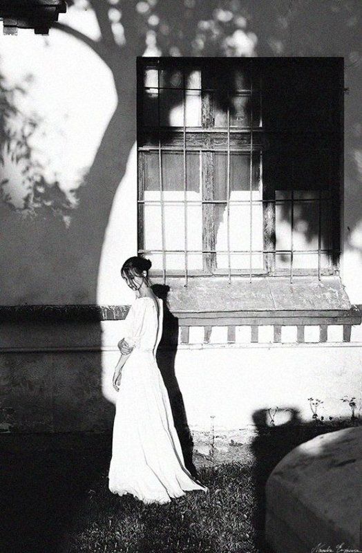 #Curves #ENEA #Moscow #beautiful #black and white photo #dress #girl #model #monochrome #sunset #white dress #ВДНХ #Изгибы #белое платье #девушка #закат #красиво #модель #монохром #москва #платье #черно-белое фото Сurvaturephoto preview