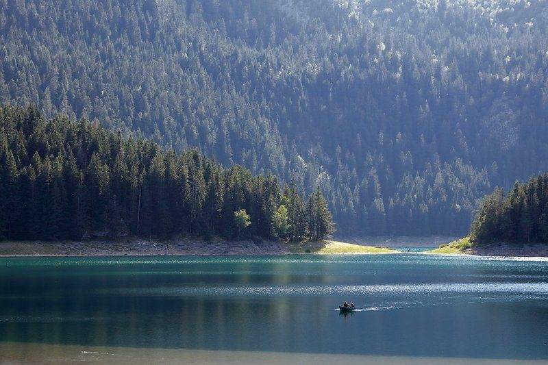 Черное озероphoto preview