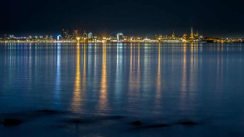#tallinn, #estonia, #visittallinn, #nightshot, #nightscape, #nightscapephotography, #stillwater, #reflection, #waterreflection, #watermirror, #nightcity, #oldtown, #cityatnight ***photo preview