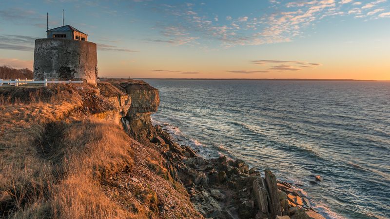 #visitestonia, #visitestland, #visitharju, #estonia, #eesti, #harjumaa, #paldiski, #pakri, #lighthouse, #lighthousesofinstagram, #nature, #nature_of_estonia, #balticsea, #cliff, #beautifuldestinations, #graysky, #colorful, #lighthouses_around_the_world, # ***photo preview