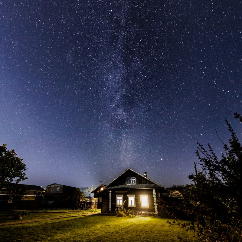 звезды, небо, ночь, осень, дом, деревня, окна, светло, путь, млечный, млечныйпуть, тепло Под звездным небомphoto preview