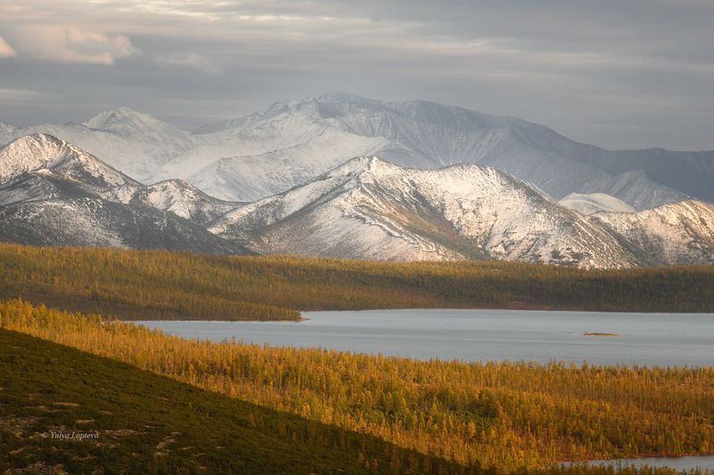 озеро джека лондона, колыма, магаданская область, золотая осень на колыме, горы \