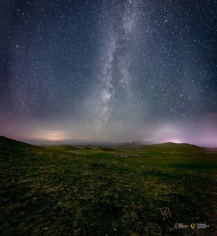 Milky Way above the green desertphoto preview
