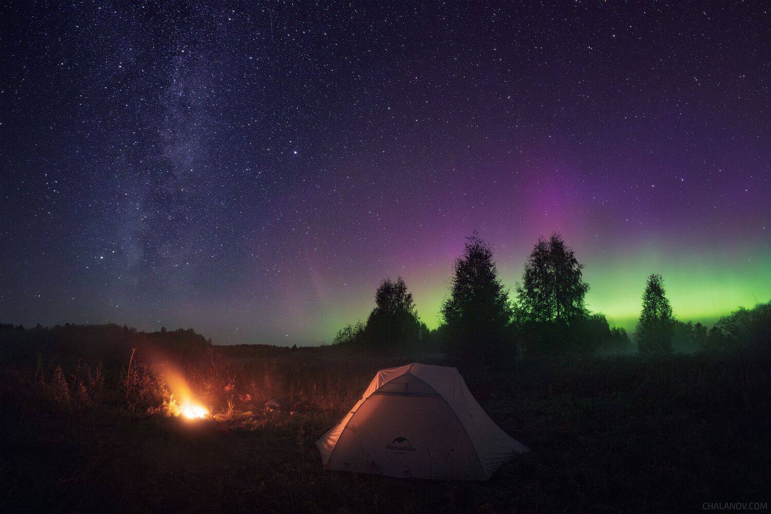 ночь, пейзаж, северное сияние, ночной пейзаж, звезды, палатка, костер, метеор, nightscape, starrynight, star, northern lights, tent, Чаланов Иван