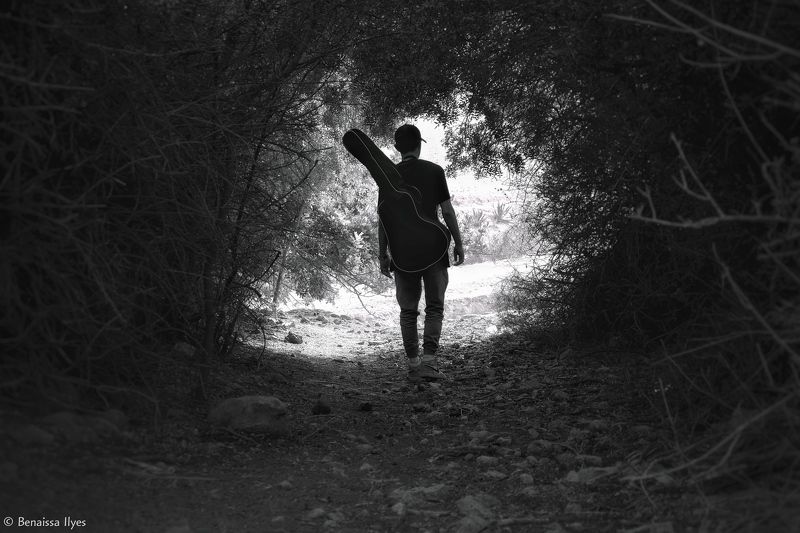 black and white, man, silhouette, photography, man, monochrome, symétrie, middle, shadow, darkness, outdoor, horizontal, benaissa ilyes, algeria, gautier, Exit from the mazephoto preview