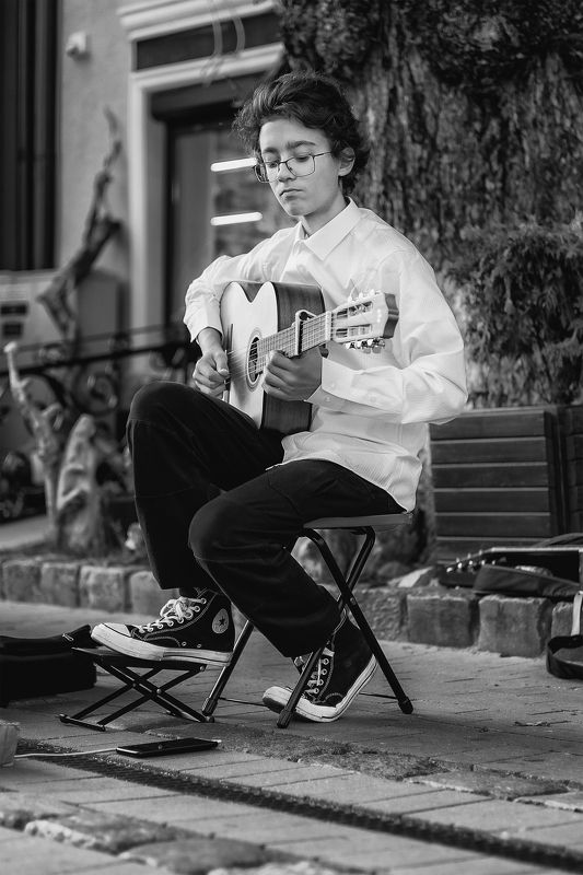 уличный музыкантphoto preview