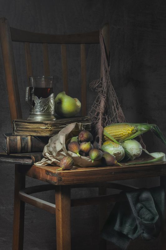 стул,инжир,кукуруза,чай,книги,ретро *******photo preview